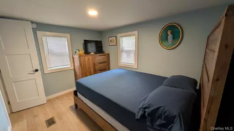Bedroom - 33 Debra Ct 33 Debra Ct, Poughkeepsie, NY 12601 photo 2 of 4
