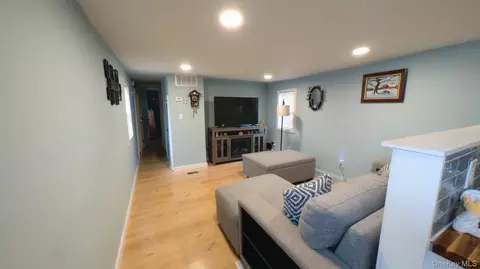 Entry Way - 33 Debra Ct 33 Debra Ct, Poughkeepsie, NY 12601 photo 1 of 1