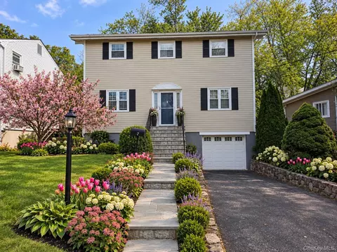7 Bradshaw Dr, Ossining, NY 10562