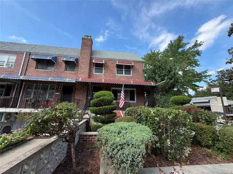 77-21 31st Ave, New York, NY 11370