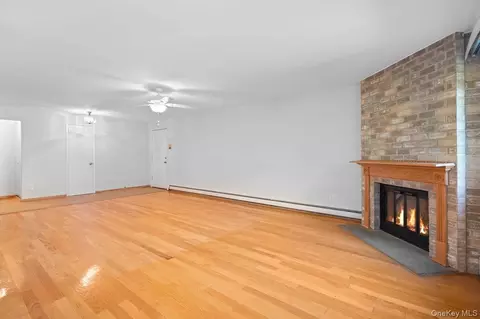 89 N Broadway #105, White Plains, NY 10603