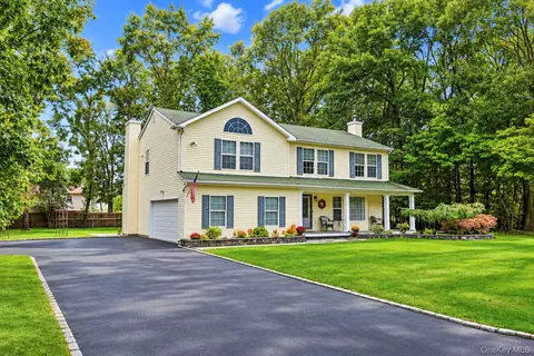 Exterior - 344 Barton Ave, Brookhaven, NY 11772 photo 2 of 11
