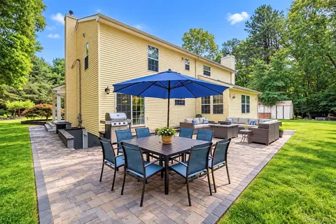 Exterior - 344 Barton Ave, Brookhaven, NY 11772 photo 9 of 11