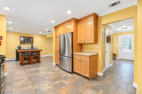 Entry Way - 344 Barton Ave, Brookhaven, NY 11772 photo 3 of 5