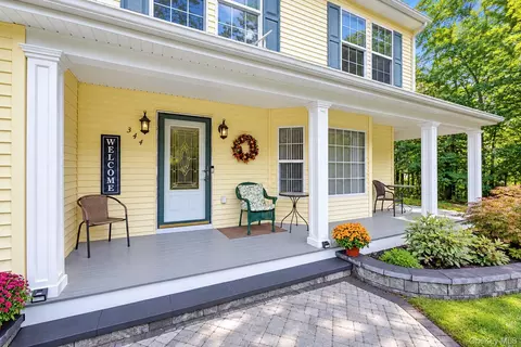 Exterior - 344 Barton Ave, Brookhaven, NY 11772 photo 3 of 11