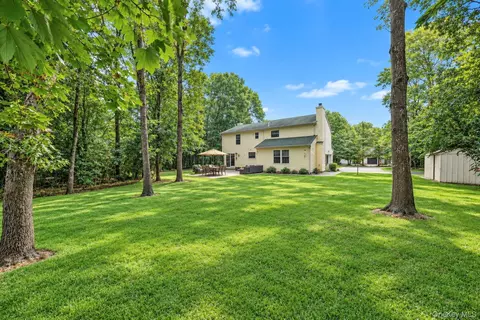 Exterior - 344 Barton Ave, Brookhaven, NY 11772 photo 5 of 11