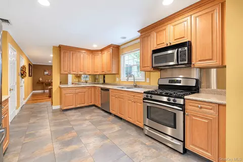 Kitchen - 344 Barton Ave, Brookhaven, NY 11772 photo 1 of 3