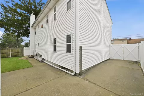 Exterior - 75 Harding Pl, Freeport, NY 11520 photo 8 of 9