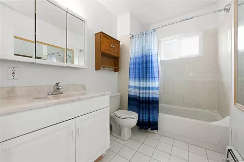 Bath - 75 Harding Pl, Freeport, NY 11520 photo 1 of 2