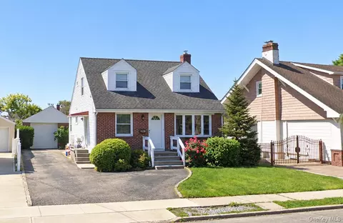 145 Westbury Ave, North Hempstead, NY 11501