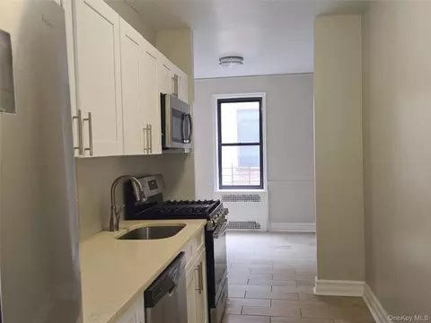Kitchen - 55 E 190th St #45, New York, NY 10468 photo 1 of 1