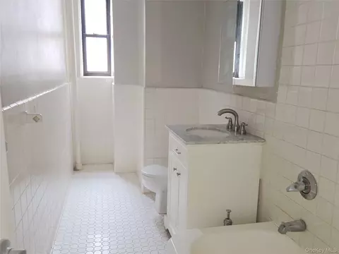 Bath - 55 E 190th St #45, New York, NY 10468 photo 1 of 2