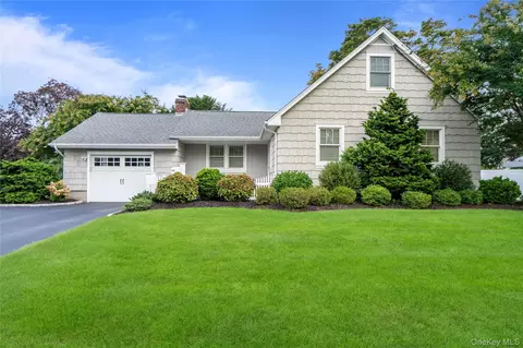 99 Benson Ave, Sayville, NY 11782