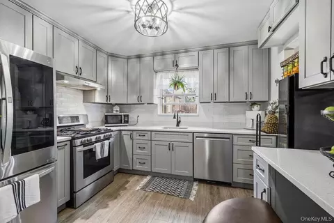 Kitchen - 30 Fred Hect, Ramapo, NY 10977 photo 1 of 2