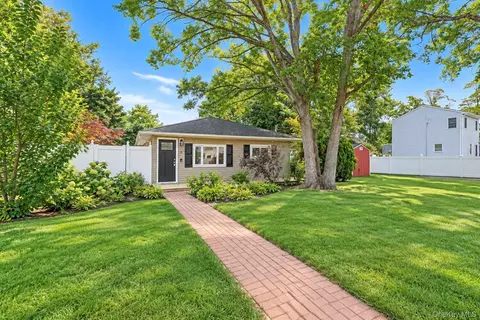 11 Tell Ave, Deer Park, NY 11729