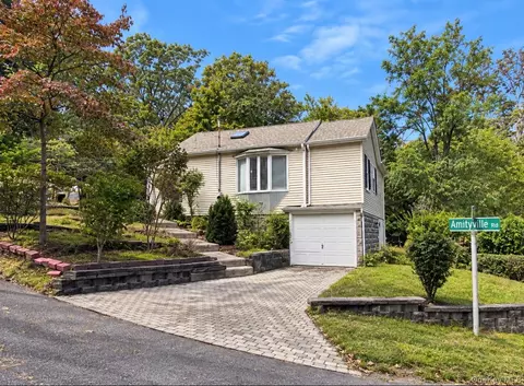 39 Amityville Rd, Sound Beach, NY 11789