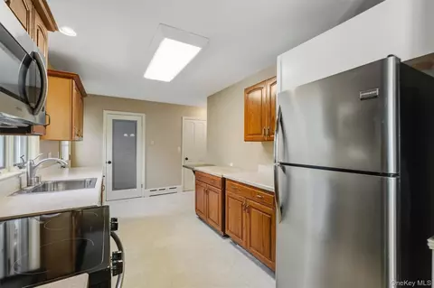 Kitchen - 4 Deer Run Rd, Poughkeepsie, NY 12603 photo 2 of 3