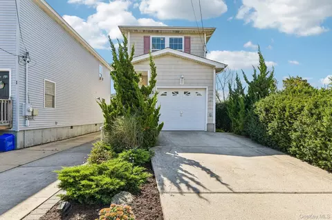 5 Martin St W, East Rockaway, NY 11518
