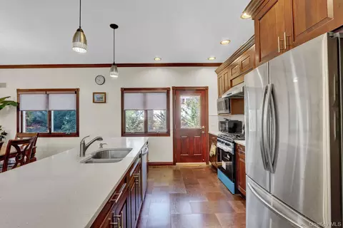 Kitchen - 300 Ellen Pl, Jericho, NY 11753 photo 2 of 3