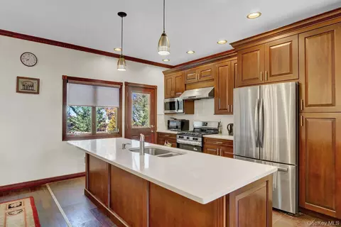 Kitchen - 300 Ellen Pl, Jericho, NY 11753 photo 3 of 3