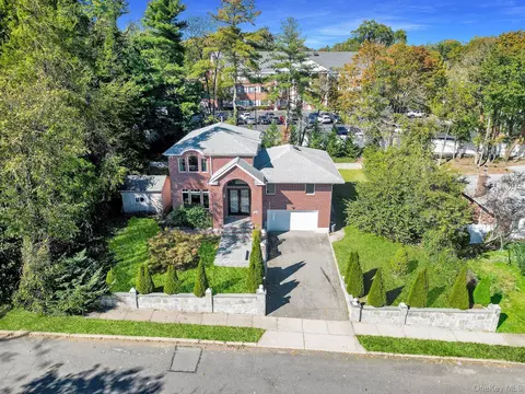 300 Ellen Pl, Jericho, NY 11753