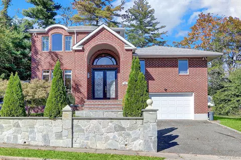 Exterior - 300 Ellen Pl, Jericho, NY 11753 photo 6 of 6