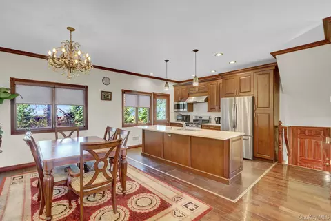 Dining - 300 Ellen Pl, Jericho, NY 11753 photo 2 of 3