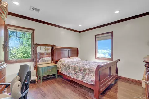 Bedroom - 300 Ellen Pl, Jericho, NY 11753 photo 3 of 4