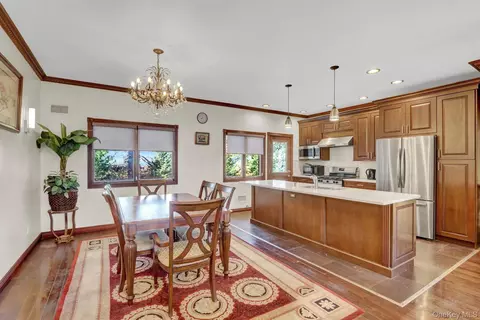 Dining - 300 Ellen Pl, Jericho, NY 11753 photo 3 of 3