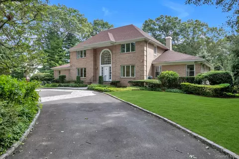 75 Belvedere Dr, Syosset, NY 11791
