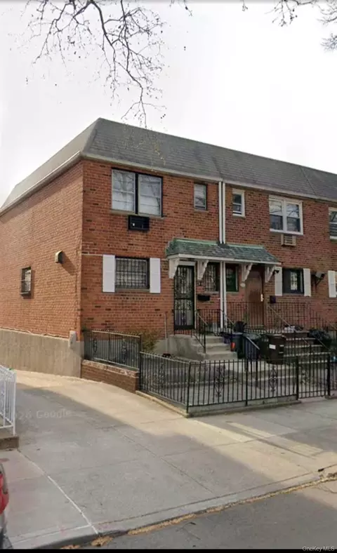 32-26 76th St, New York, NY 11370