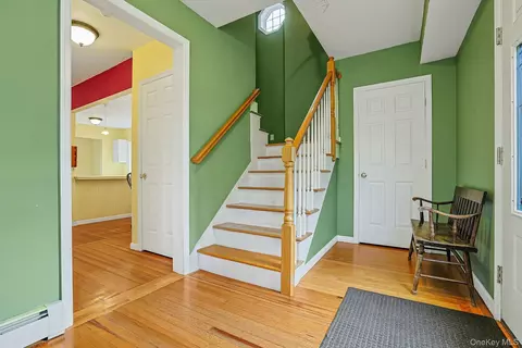 Entry Way - 19 Cambridge St E, Mount Pleasant, NY 10595 photo 3 of 5