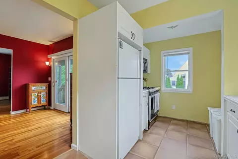 Entry Way - 19 Cambridge St E, Mount Pleasant, NY 10595 photo 5 of 5