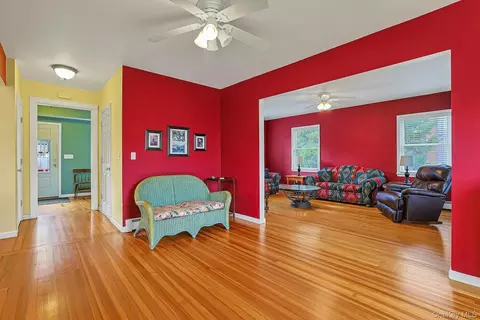Entry Way - 19 Cambridge St E, Mount Pleasant, NY 10595 photo 4 of 5