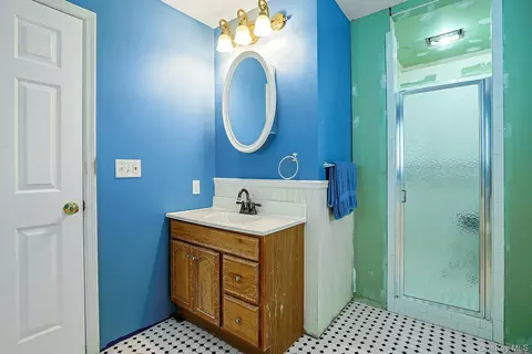 Bath - 19 Cambridge St E, Mount Pleasant, NY 10595 photo 3 of 3