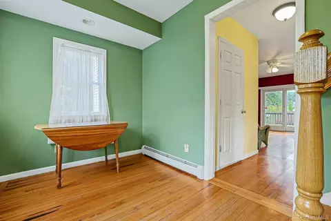 Entry Way - 19 Cambridge St E, Mount Pleasant, NY 10595 photo 2 of 5