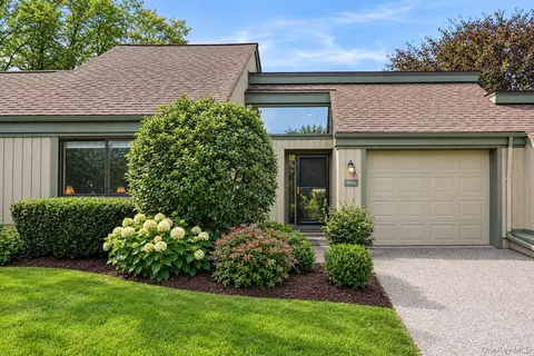 593 Heritage Hills Dr #C, Somers, NY 10589