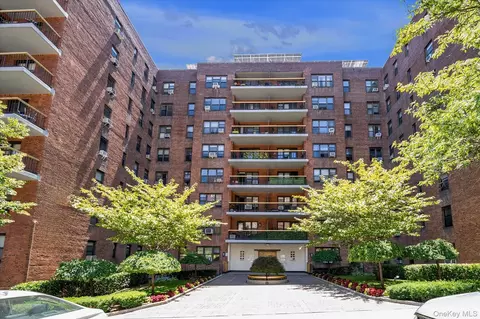 67-76 Booth St #2I, Forest Hills, NY 11375