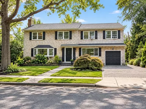 37 Bayberry Ave, Garden City, NY 11530
