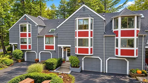 153 Treetop Cir, Clarkstown, NY 10954