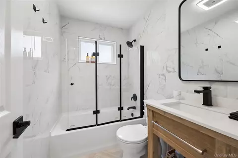Bath - 138 W Tiana Rd, Hampton Bays, NY 11946 photo 1 of 1