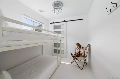 Bedroom - 138 W Tiana Rd, Hampton Bays, NY 11946 photo 3 of 3