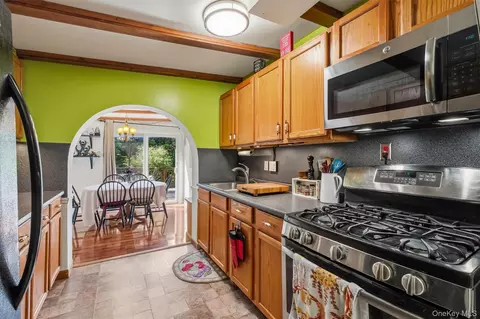 Kitchen - 37 Woodstock Rd, Kent, NY 10512 photo 1 of 2