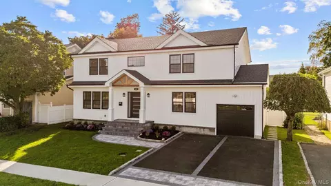29 Melanie Ln, Syosset, NY 11791
