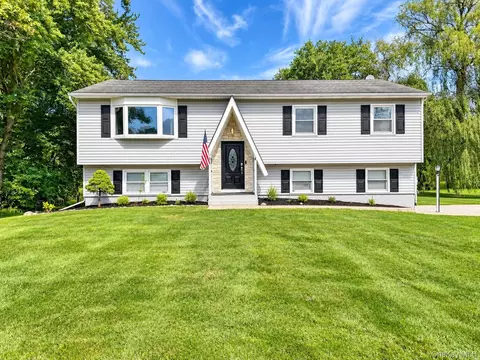6 Ryandale Rd, La Grange, NY 12540