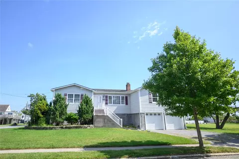 135 E Ocean Ave, Center Moriches, NY 11934