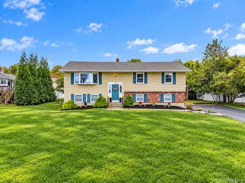 3236 Court St, Yorktown, NY 10598