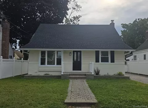 200 Raff Ave, Elmont, NY 11003
