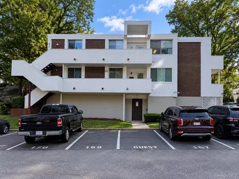 921 Colony Dr, Greenburgh, NY 10530