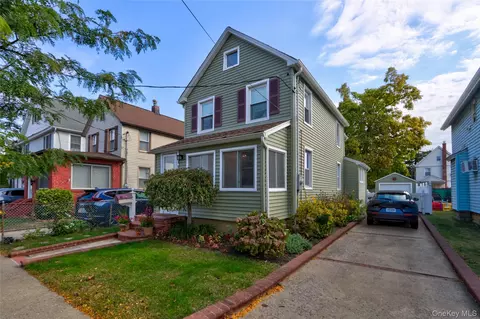 35 Saint Marks Ave, Rockville Centre, NY 11570